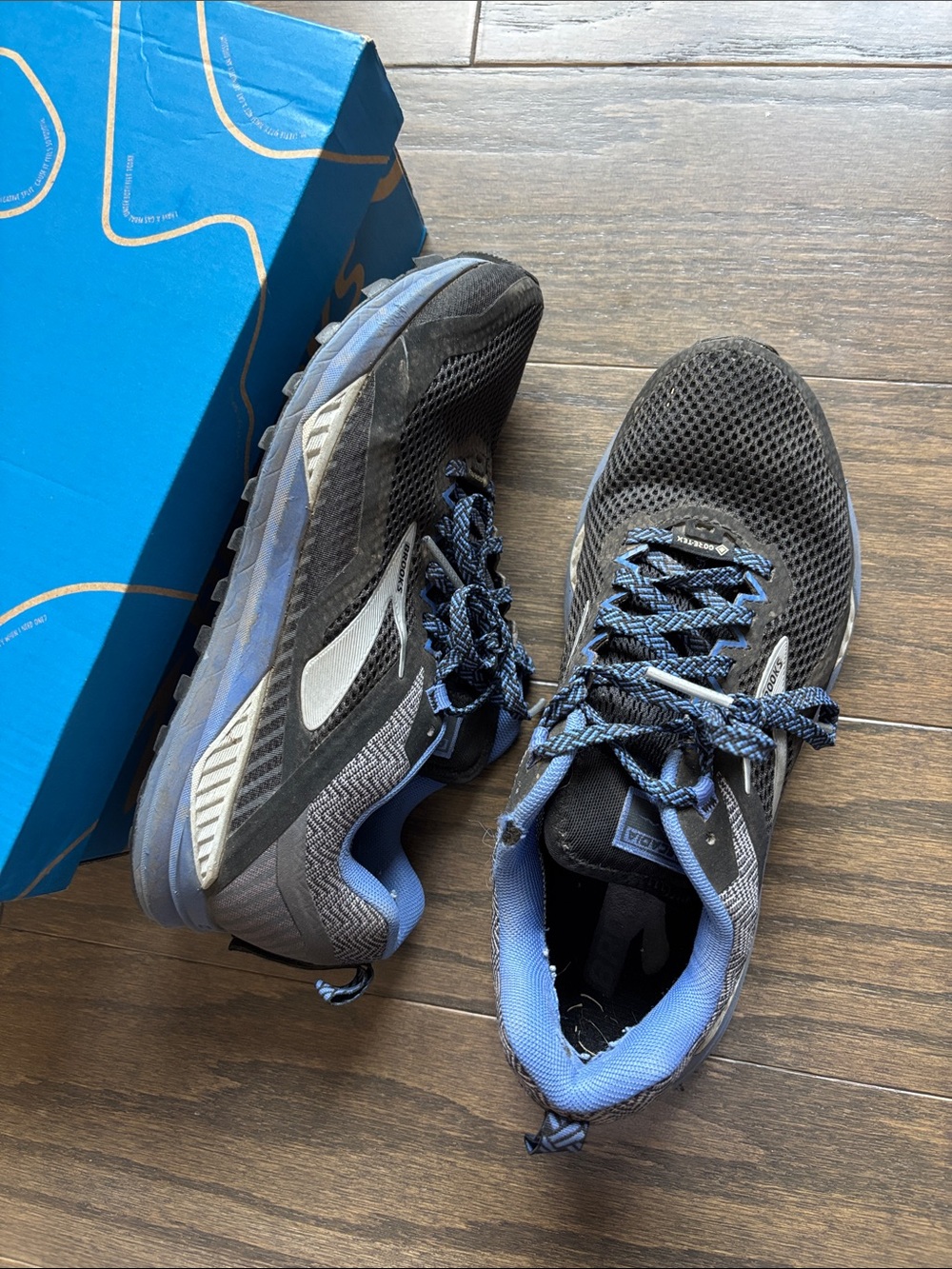 Brooks Brothers Cascadia running shoes 7